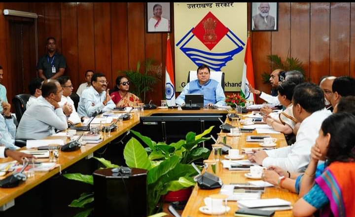 CM धामी ने राज्य में समान नागरिक संहिता (यू.सी.सी) लागू करने की तैयारियों के सबंध में सोमवार सचिवालय में बैठक ली