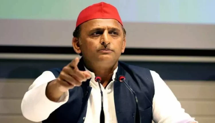 यूपी बीजेपी में खटपट की चर्चाओं के बीच अखि‍लेश यादव ने द‍िया मानसून ऑफर