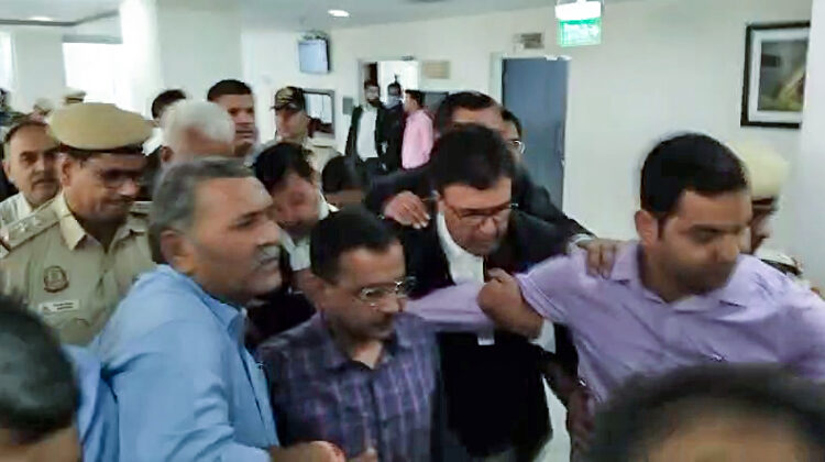 केजरीवाल को दिल्ली हाईकोर्ट से झटका, CBI की गिरफ्तारी को चुनौती देने वाली याचिका खारिज