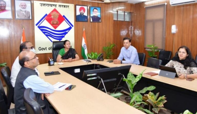 मुख्य सचिव ने चारधाम रूट पर श्रद्धालुओं के वाहनों में ट्रेश बैग अनिवार्यत रखने के दिए निर्देश