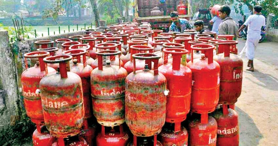 बढ़ गए LPG सिलेंडर के दाम, यहां देखें दिल्ली से मुंबई तक नए रेट