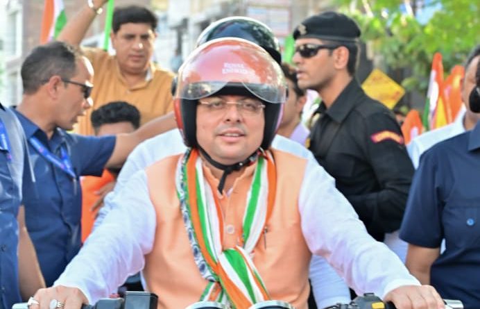 तिरंगा बाइक रैली में शामिल हुए मुख्यमंत्री