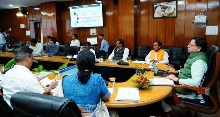 CM धामी ने सचिवालय में सहकारिता विभाग की समीक्षा की