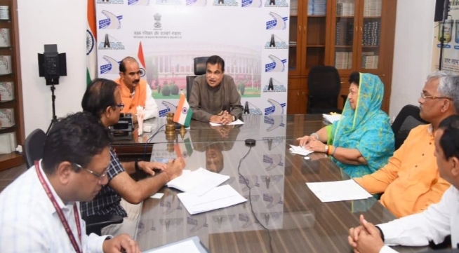 उत्तराखंड के बीजेपी सांसदों ने नितिन गडकरी से की मुलाकात