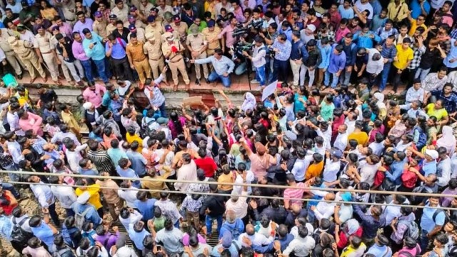 विरोध प्रदर्शन करने वालों 40 लोगों को पुलिस ने किया गिरफ्तार