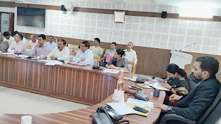 पौड़ी डीएम ने की विकास योजनाओं की समीक्षा बैठक