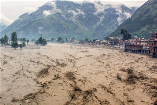 देश के कई राज्यों में तेज बारिश की वजह से जनजीवन बेहाल, बादल फटने से कई लोग लापता