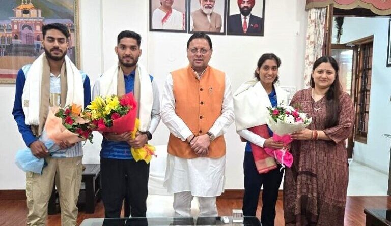 CM धामी से पेरिस ओलंपिक में प्रतिभाग कर लौटे खिलाड़ियों ने मुलाक़ात की