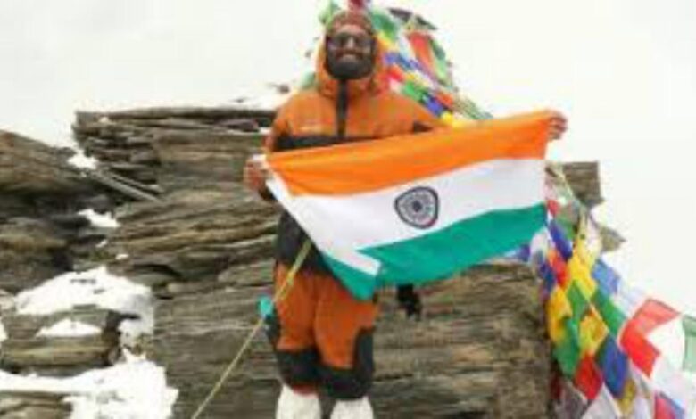 उत्तराखंड के अंकित ने कांग्यात्से पर तिरंगा लेरहकर देव भूमि का नाम किया रोशन