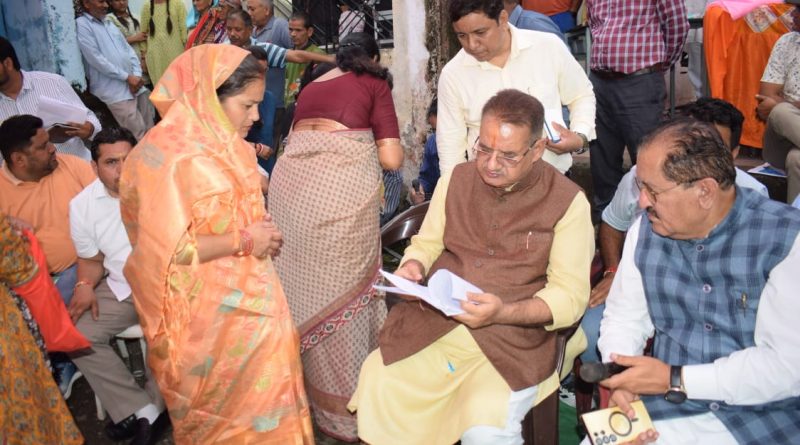 कैबिनेट मंत्री गणेश जोशी की अध्यक्षता में कंडारा में आयोजित हुआ बहुउद्देशीय शिविर