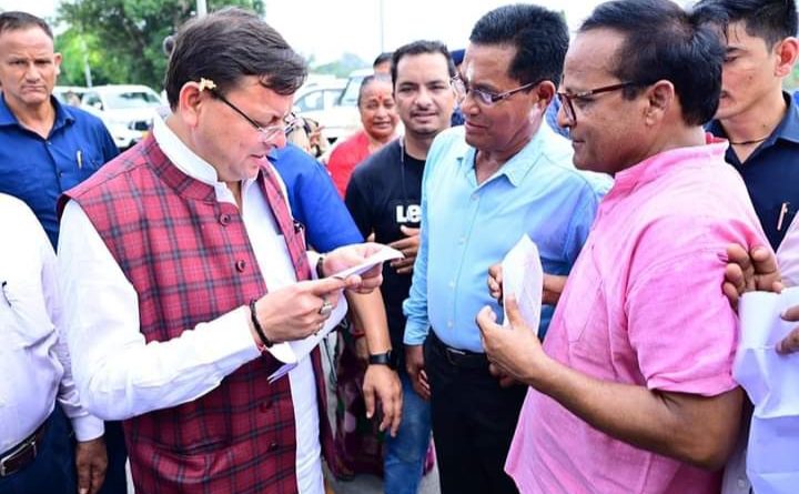 CM धामी ने खटीमा निजी आवास में जनता की समस्याओं को सुना