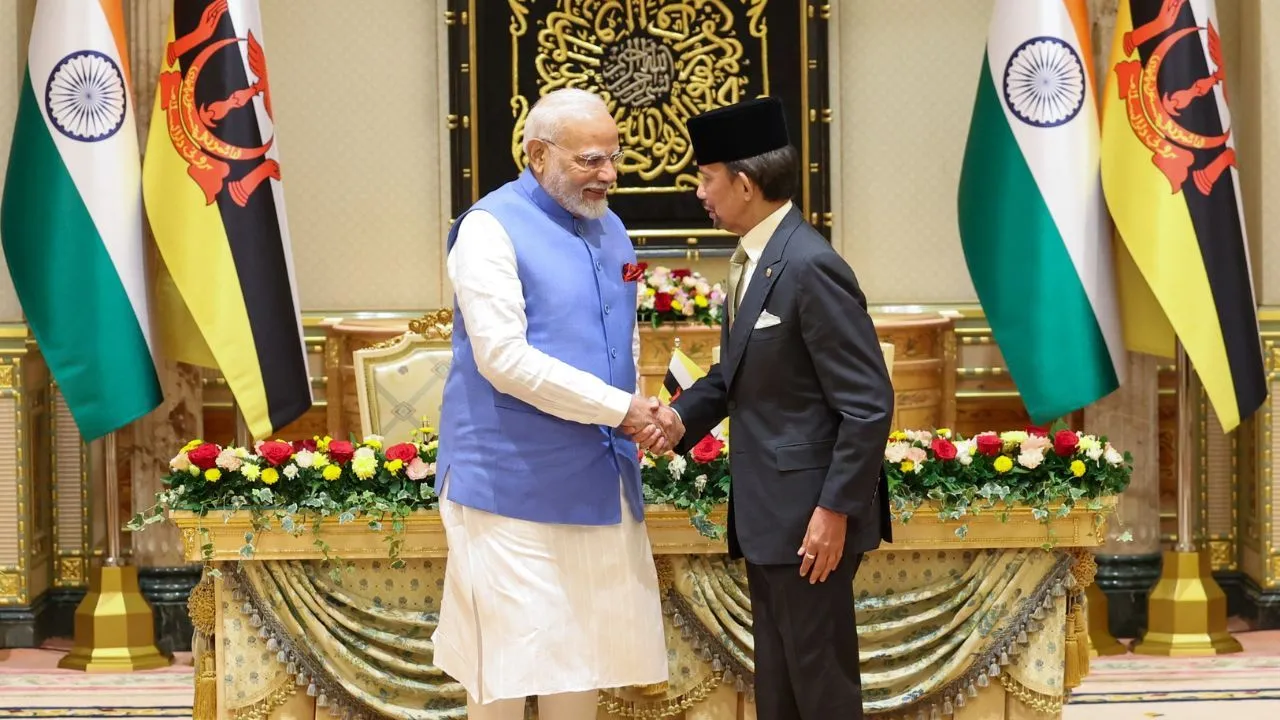 प्रधानमंत्री मोदी ने ब्रुनेई के सुल्तान हाजी हसन अल बोल्किया के साथ की द्विपक्षीय बैठक