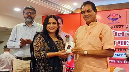 बिल लाओ-इनाम पाओ योजना: वित्त मंत्री प्रेमचंद अग्रवाल ने विजेताओं को बांटे पुरस्कार