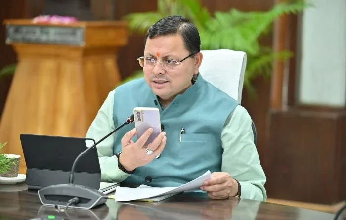 सीएम ने दिए बरसात के बाद प्रदेश में सड़कों की मरम्मत के लिए युद्धस्तर पर अभियान चलाने के निर्देश