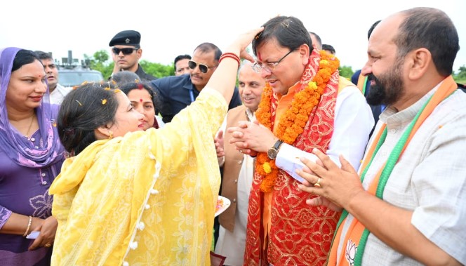 मुख्यमंत्री धामी ने जम्मू-कश्मीर में भाजपा प्रत्याशी के पक्ष में आयोजित जनसभा में किया प्रतिभाग