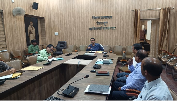 डीएम दून ने अब स्कूलों को स्मार्ट बनाने की दिशा में उठाया कदम