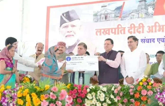 CM धामी ने हाईस्कूल और इण्टरमीडिएट के छात्र-छात्राओं को किया सम्मानित