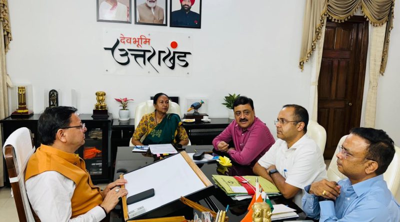 मुख्यमंत्री ने ली देर शाम कैम्प कार्यालय में अधिकारियों की उच्चस्तरीय बैठक