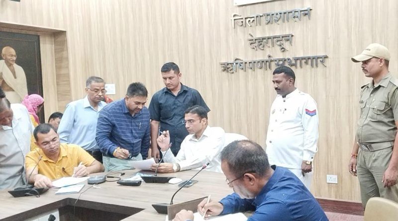 जनता दरबार मे आईं कुल 135 शिकायतें प्राप्त हुई, जिलाधिकारी ने अधिकांश शिकायतों का निस्तारण मौके पर ही किया