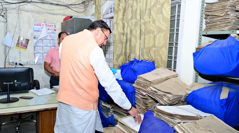 मुख्यमंत्री ने किया संभागीय परिवहन कार्यालय, हल्द्वानी का औचक निरीक्षण