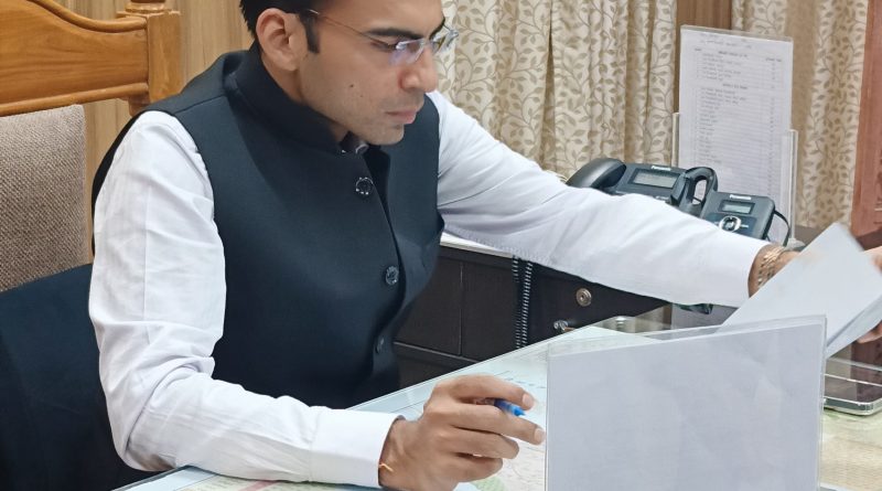 डीएम के निर्देश पर एक अतिरिक्त नई बस क्रय करने हेतु कार्यादेश जारी