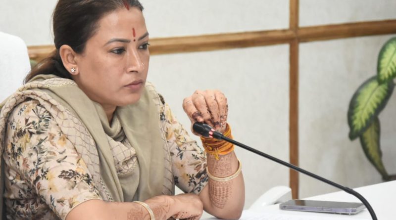 कैबिनेट मंत्री रेखा आर्य ने राष्ट्रीय खेलों की तैयारियों को लेकर सचिवालय में बैठक की