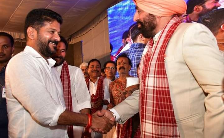 राज्यपाल लेफ्टिनेंट जनरल गुरमीत सिंह (से नि) ने हैदराबाद में स्थानीय महोत्सव “अलाई-बलाई” में प्रतिभाग किया