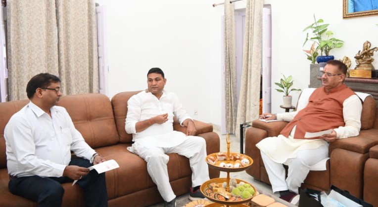 भीमताल विधायक राम सिंह कैड़ा ने कृषि मंत्री गणेश जोशी से की मुलाकात