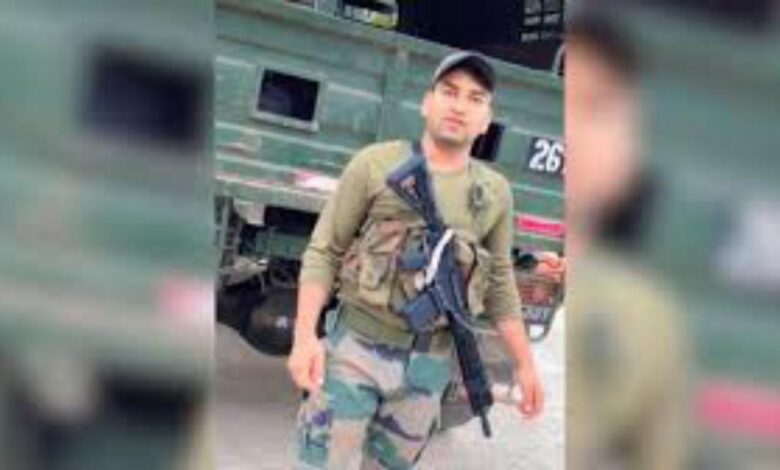 उत्तर प्रदेश के बुलंदशहर में बाइक सवार बदमाशों ने गोली मारकर एक सेना के जवान की हत्या कर दी