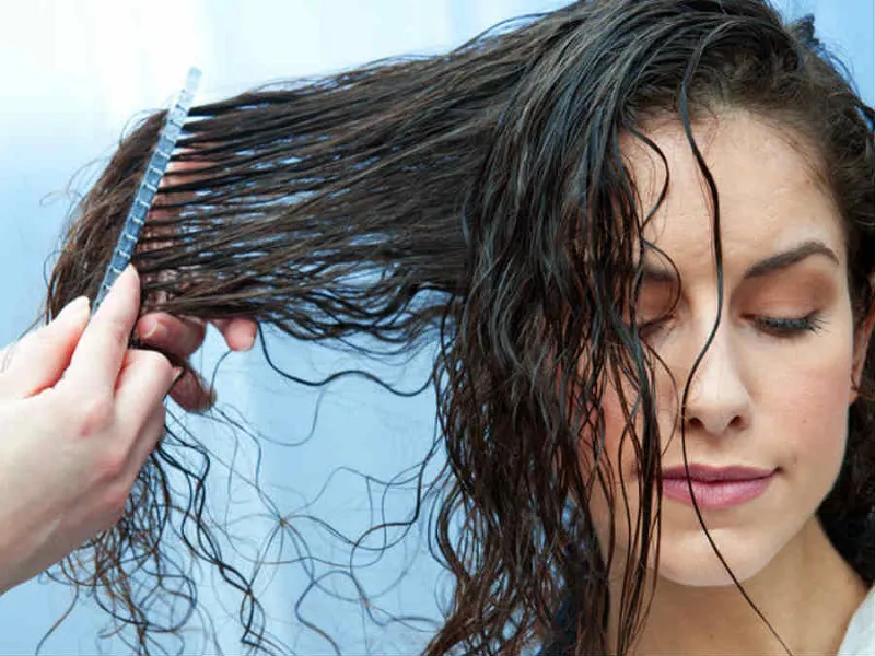 गीले बालों को सुखाते वक्त न करें ये गलतियां, घने बाल भी हो जाएंगे पतले