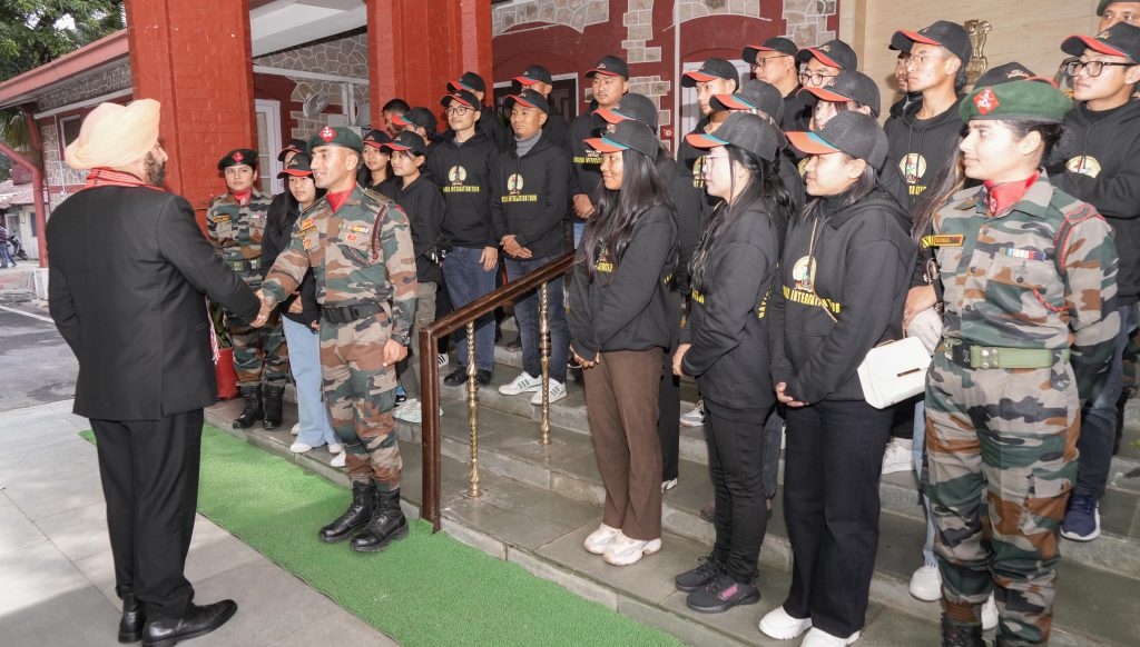 ‘‘राष्ट्रीय एकता यात्रा’’ पर आए सिक्किम विश्वविद्यालय के विद्यार्थियों ने की राज्यपाल से भेंट