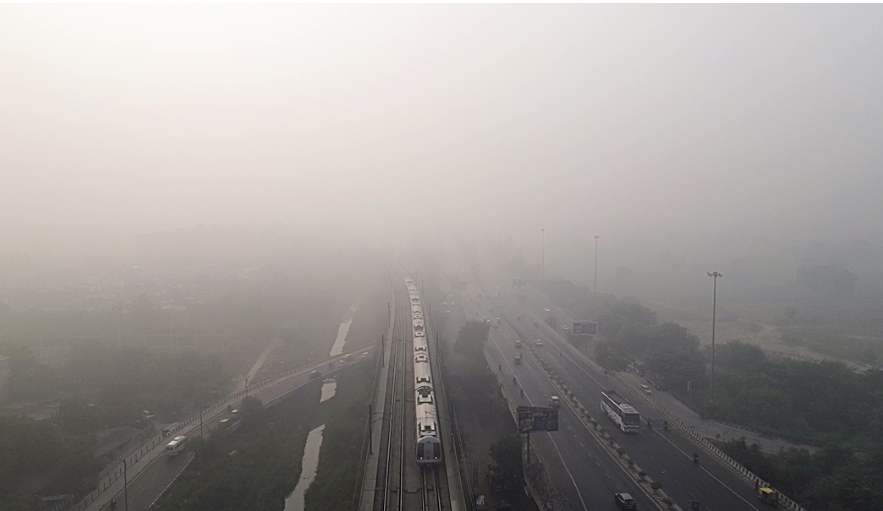 खतरनाक स्तर पर पहुंचा Delhi Pollution, AQI 400 के पार