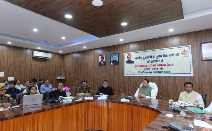 CM धामी ने उत्तरकाशी में विकास कार्यों एवं जन कल्याणकारी कार्यक्रमों की प्रगति की समीक्षा की