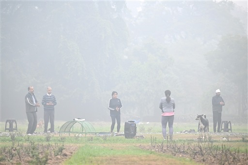 दिल्ली-NCR सहित देशभर में वायु प्रदूषण का बड़ा स्तर, कई इलाकों में 500 तक पहुंचा AQI, हालत खराब