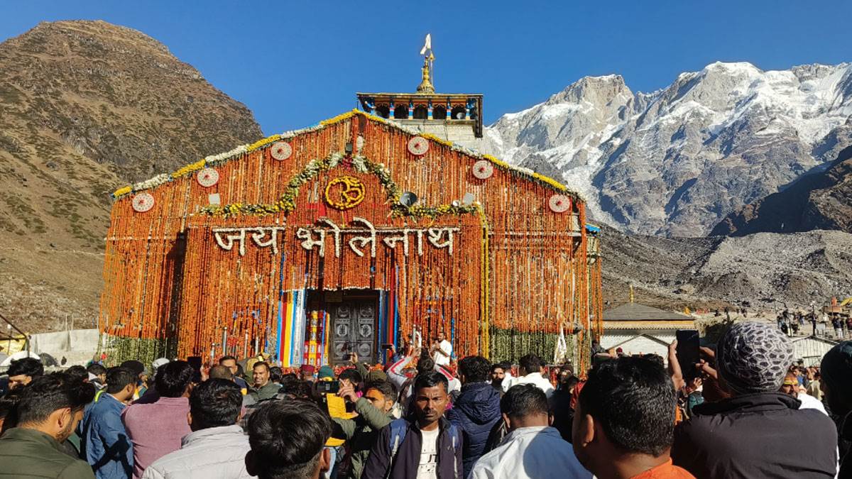 केदारनाथ धाम के कपाट भाई दूज के पावन अवसर पर शीतकाल के लिए किए गए बंद