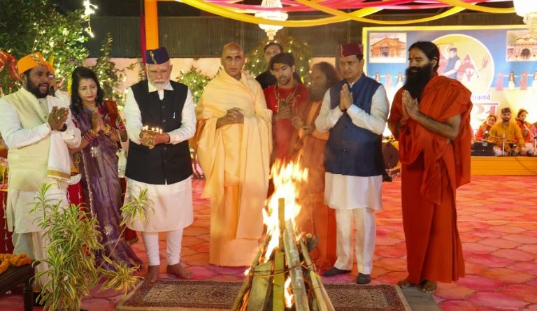 पीएम मोदी ने राज्यसभा सदस्य अनिल बलूनी के आवास में मनाई इगास