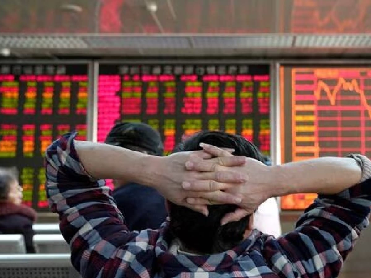 शेयर बाजार में हाहाकार, निवेशकों का करोड़ का नुकसान