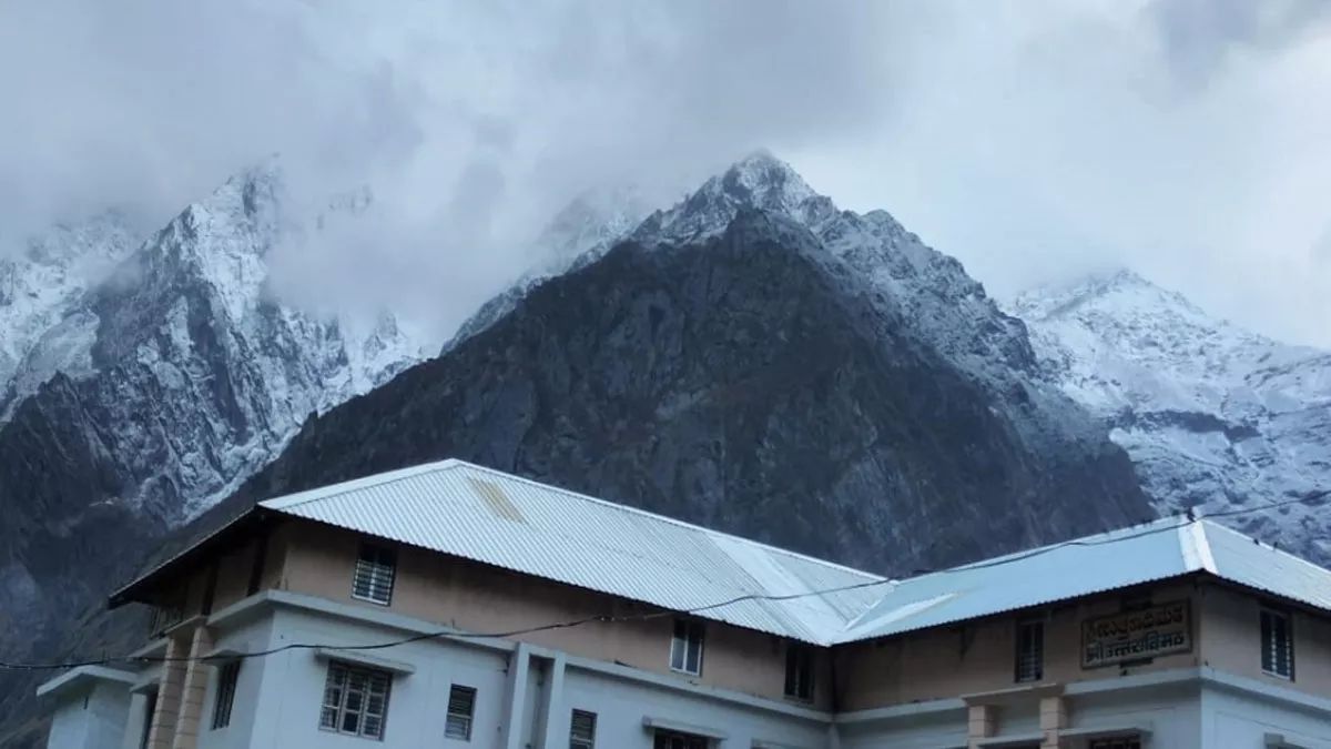 देहरादून में मौसम का मिजाज बदलने लगा, पहाड़ों पर बारिश और बर्फबारी के आसार