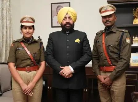 प्रशिक्षु आईपीएस अधिकारी कुश मिश्रा और निशा यादव ने राज्यपाल से शिष्टाचार भेंट की