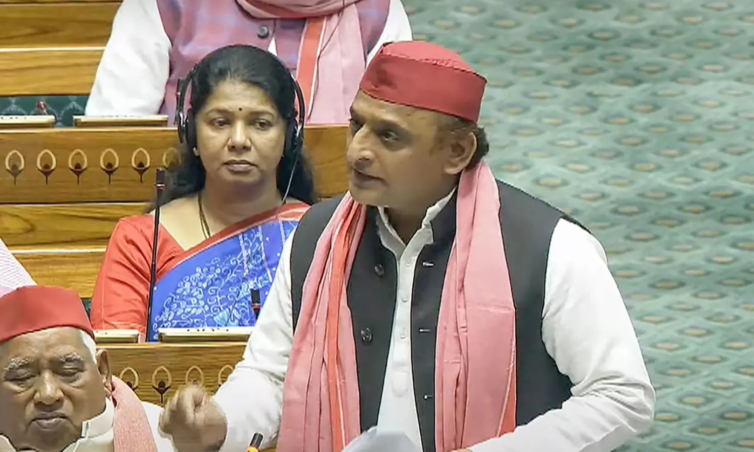 अखिलेश यादव ने संभल हिंसा को सोची-समझी साजिश बताया, पुलिस अधिकारियों के खिलाफ कार्रवाई की मांग