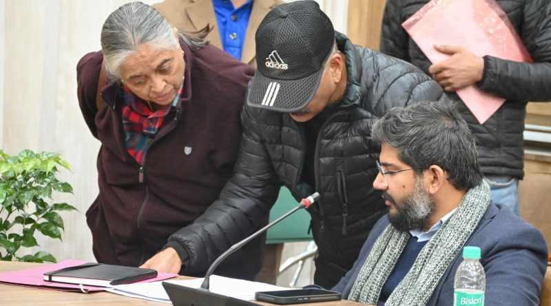 मुख्य विकास अधिकारी अभिनव शाह की अध्यक्षता में जन सुनवाई कार्यक्रम हुआ आयोजित