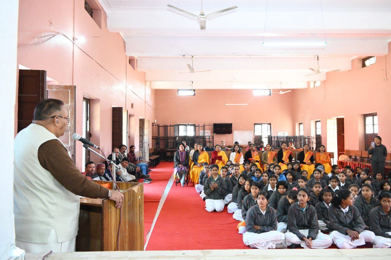 कैबिनेट मंत्री गणेश जोशी ने कन्या गुरुकुल महाविद्यालय के आचार्य रामदेव सभागार का किया उद्घाटन