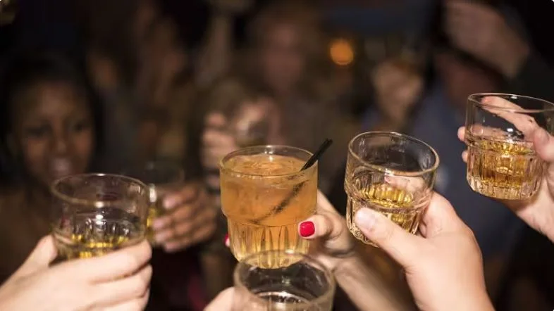 नए साल के स्वागत में प्रदेशवासी जाम छलकाने में नहीं रहे पीछे, 14 करोड़ की शराब पी गए लोग, दून-नैनीताल में सबसे ज्यादा