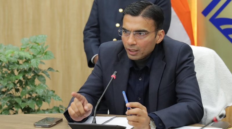 जनमानस से जुड़ी समस्याओं पर हीलाहवाली क्षम्य नहीं:डीएम