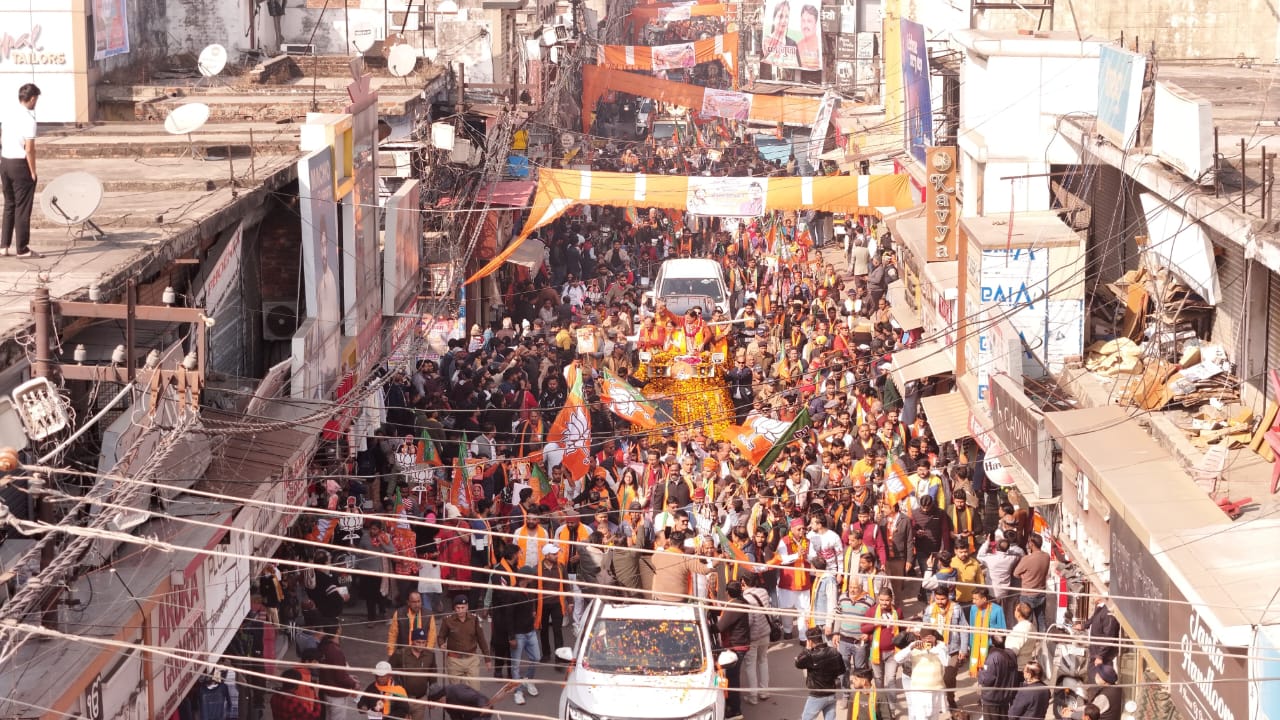 मुख्यमंत्री धामी ने नगर निगम रुड़की से भाजपा प्रत्याशियों के पक्ष में आयोजित रोडशो में किया प्रतिभाग