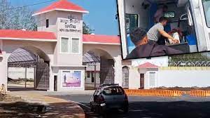 जबलपुर ऑर्डिनेंस फैक्ट्री में ब्लास्ट के बाद अफरातफरी, मलबे में कई लोग दबे