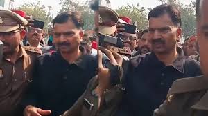 दुष्कर्म के आरोपी कांग्रेस सांसद राकेश राठौर गिरफ्तार, प्रेस कॉन्फ्रेंस से उठा ले गई पुलिस