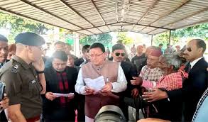 सीएम पुष्कर सिंह धामी ने खटीमा में जनता से बातचीत की, सुनी जन समस्याएं