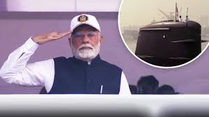 पीएम मोदी INS सूरत, नीलगिरी और वाघशीर को किया देश को समर्पित, कहा – मेड इन इंडिया हैं तीनों जहाज