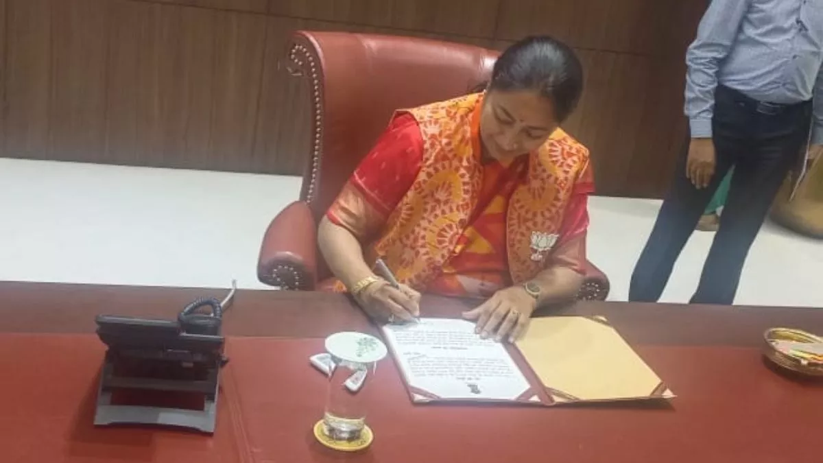 दिल्ली की CM बनते ही एक्शन में रेखा गुप्ता, जल बोर्ड के अधिकारियों की बैठक बुलाई, टूटी सड़कों सहित कई मुद्दों पर चर्चा